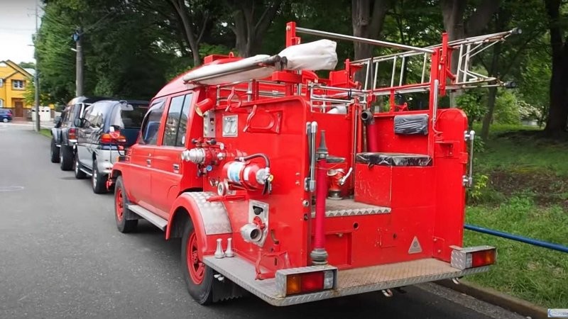 Пожарная машина на базе Toyota Land Cruiser из Японии