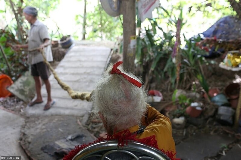 Вьетнамец не стригся 80 лет. И не планирует