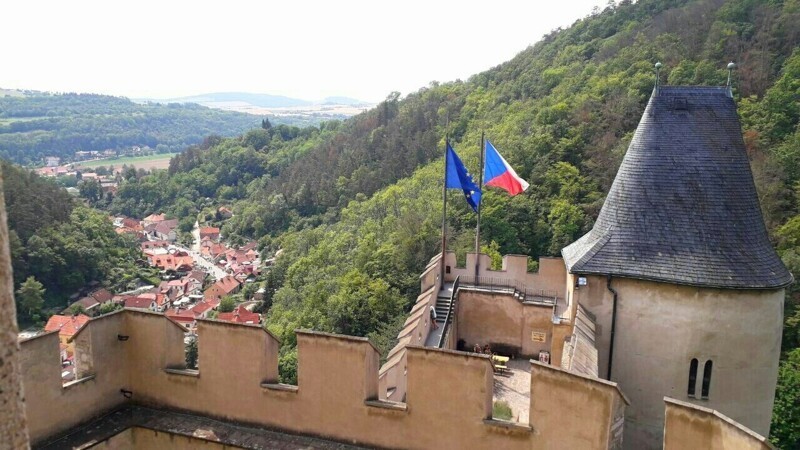 Замок Чехии Карлштейн 30 км от Праги Hrad Karlštejn