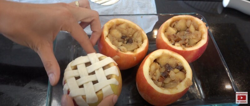 Запеченные яблоки с орехами и изюмом. // Печёные яблоки в духовке по-новому. Полезный десерт