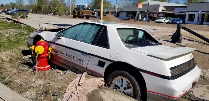 Коллекция автомобилей Pontiac Fiero уничтожена во время наводнения в Мичигане