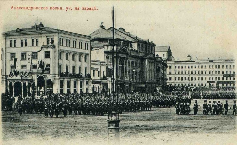 Александровское военное училище на параде