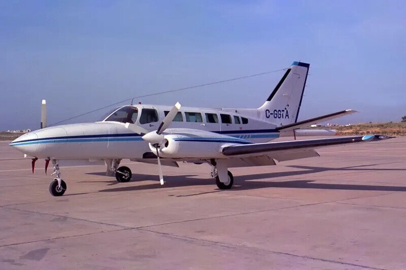 Самолет Cessna 404.