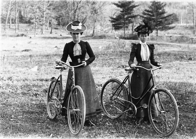 27. В XIX веке женщин-велосипедисток пугали, что они могут получить "велосипедное лицо" с выпученными глазами и выступающими подбородками