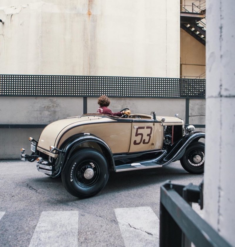 Испанский художник Manu Campa ездит по Мадриду на винтажном Ford Model A 1931 года