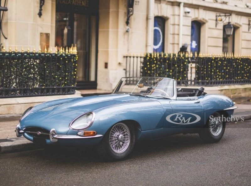 10. Jaguar E-type Series I Roadster (№877306) 1962 года продан за €154,000 (16 000 000 руб.).