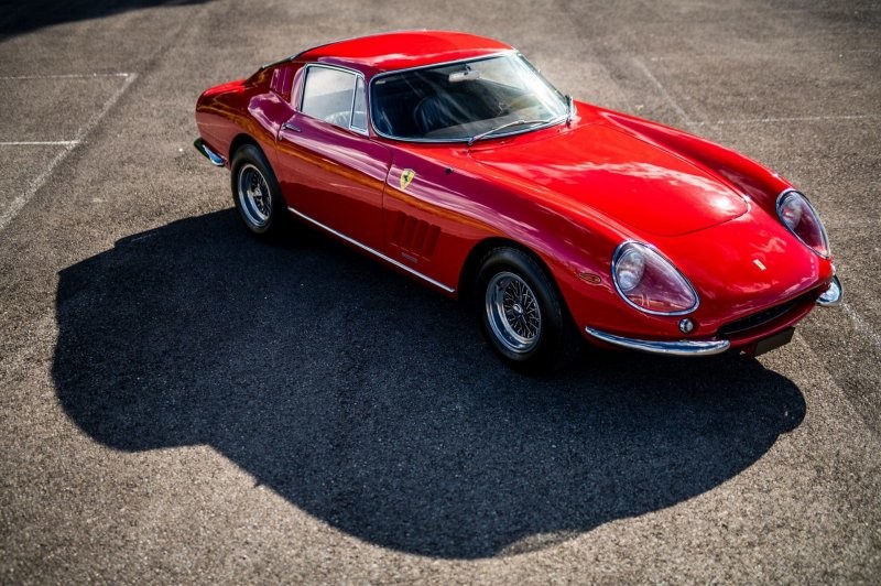 1. Ferrari 275 GTB Alloy (№08193) 1966 года продали за €1,430,000 (128 100 000 руб.). Пока автомобили этой модели дешевеют с 2015 года, но я думаю это временное явление.