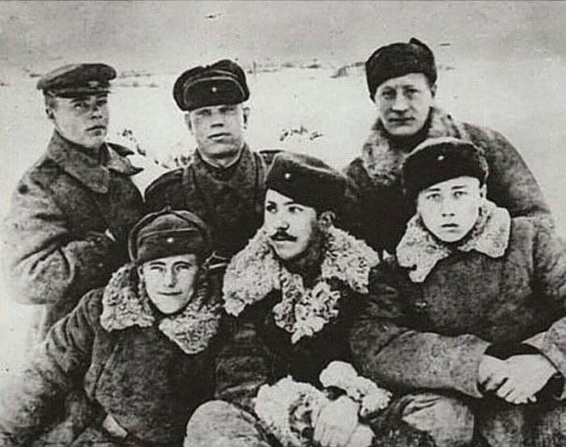 Командир отделения разведки старший сержант Юрий Никулин с боевыми товарищами, 1940-е