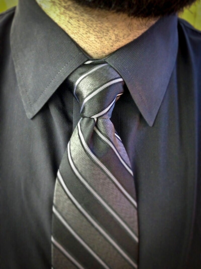 Простой способ, как завязать галстук пошагово