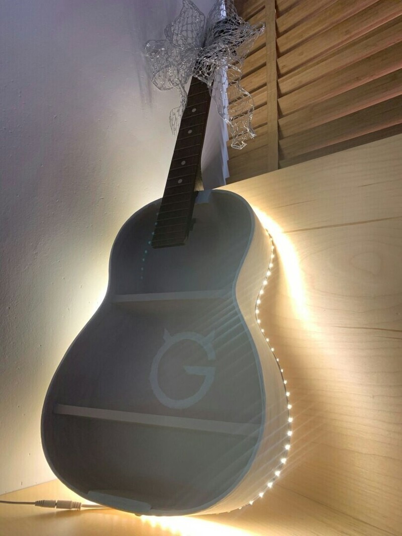 Полка из гитары с подсветкой