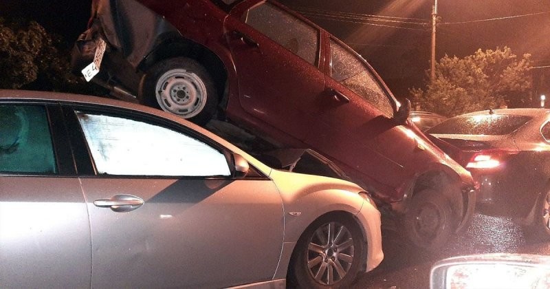 Переход Шрёдингера: под Петербургом из-за пешехода столкнулись три автомобиля