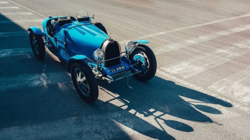 Историческое воссоединение: Bugatti Divo встретил старшего брата Type 35