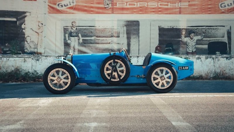 Историческое воссоединение: Bugatti Divo встретил старшего брата Type 35