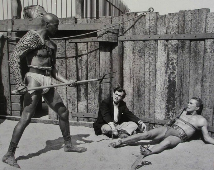 Стэнли Кубрик прервал гладиаторский поединок, чтобы дать наставления Спартаку в исполнении Кирка Дугласа