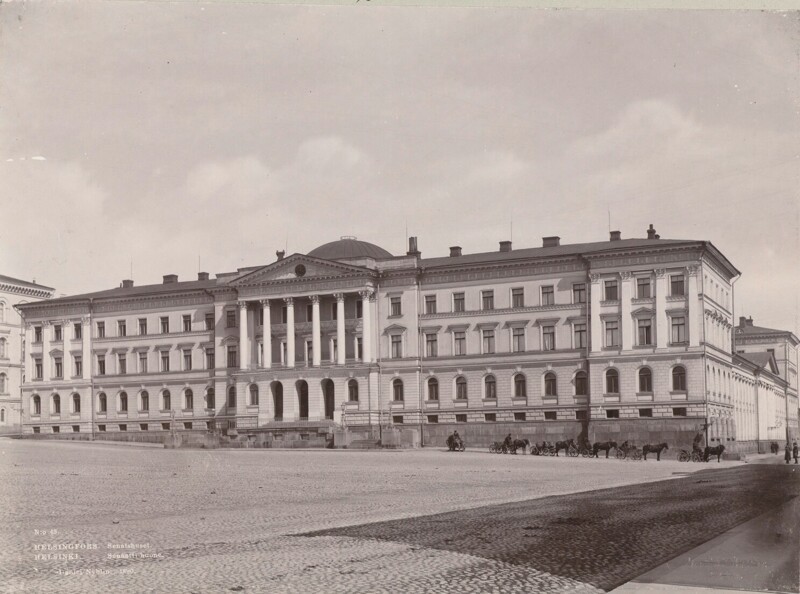 Дворец Государственного совета на Сенатской площади Гельсингфорса