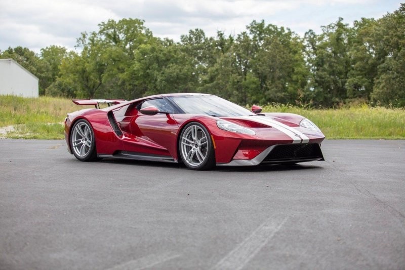 10. Ford GT (№2FAGP9CW4HH200097) 2017 года продан за $858,000 (65 100 000 руб.).