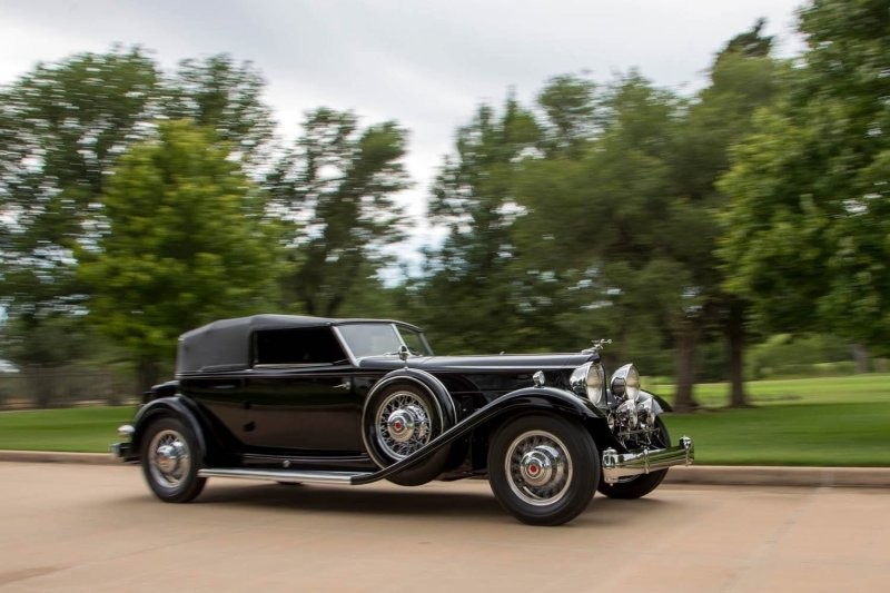 6. Packard Deluxe Eight Individual Convertible Victoria by Dietrich (№194009) 1932 года продан за $1,056,000 (84 500 000 руб.).