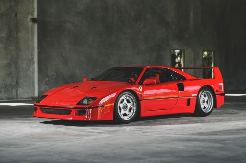 5. Ferrari F40 (№ZFFMN34A6M0087627) 1991 года продан за $1,386,000 (107 200 000 руб.).