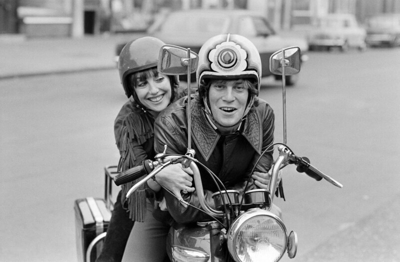 28 сентября 1970 года. Британские актеры Уна Стаббс и ее муж Никки Хенсон прибыли в Театр Янг-Вик на генеральную репетицию. Фото Alisdair MacDonald.