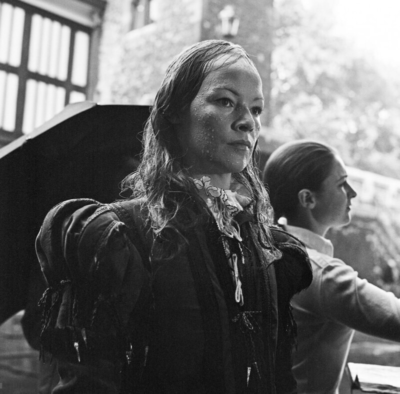 20 сентября 1970 года. Гленда Джексон на съемках фильма «Элизабет Р.», о жизни Елизаветы I. Фото George Greenwell.