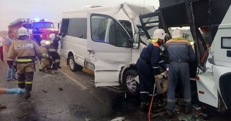 Ужасное столкновение автобуса с маршруткой под Анапой: есть погибшие