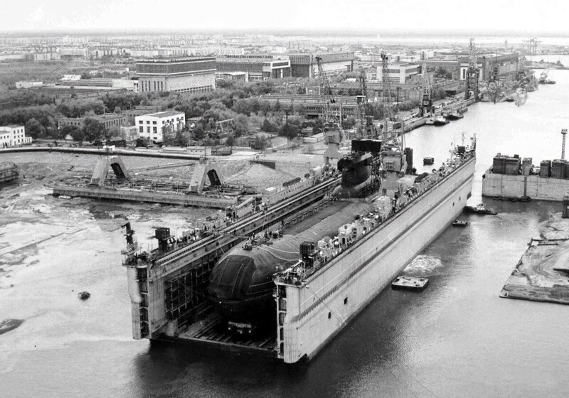 Спуск на воду первого корпуса проекта 941, ТРПК СН ТК-208 (зав.711), СМП, Северодвинск, 27 сентября 1980 года.