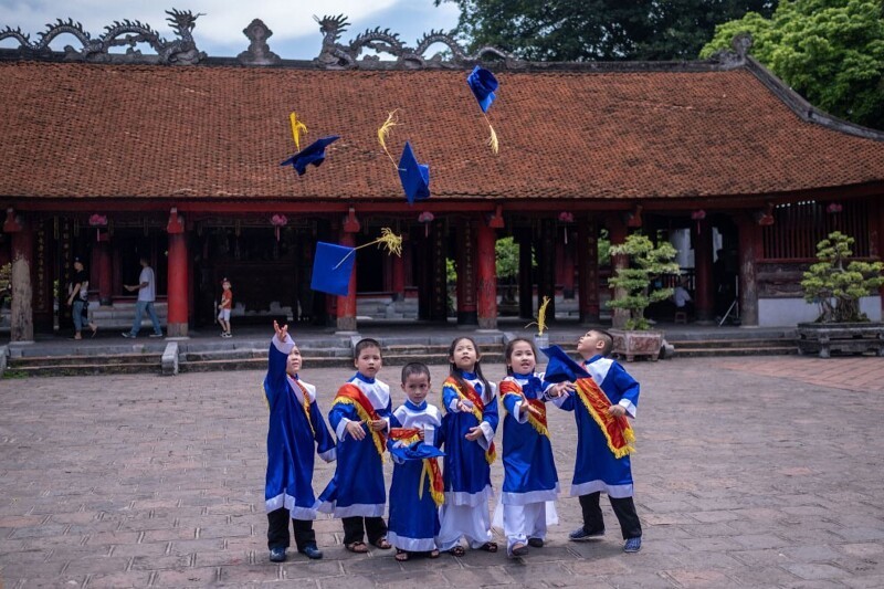 Школьники в Ханое, Вьетнам. (Фото Linh Pham):