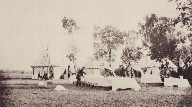 Лагерь в Шалоне: стол для императора. 1857