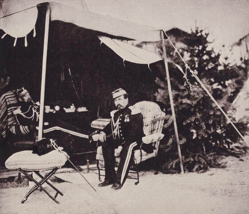 Лагерь в Шалоне: офицер в палатке. 1857