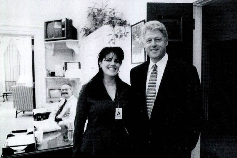 Билл Клинтон и Моника Левински в Белом Доме.