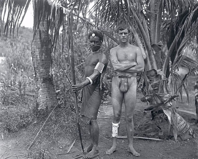 Джек Лондон с аборигеном Соломоновых островов.
