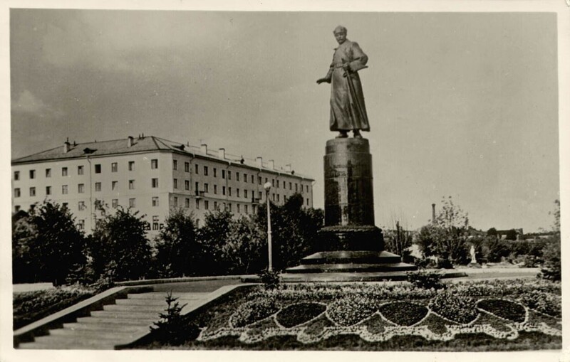 Памятник М.В. Фрунзе. Ок. 1961 г