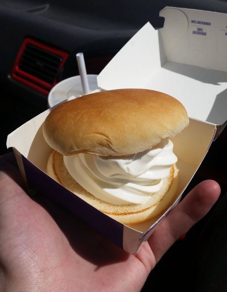 Оказалось, что в Макдоналдс вам вполне могут приготовить сэндвич с мороженым, хотя изначально это была шутка