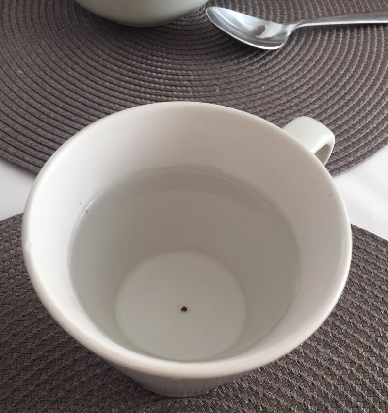 Жена попросила мужа сделать чай, но некрепкий. Вот что он ей принес.