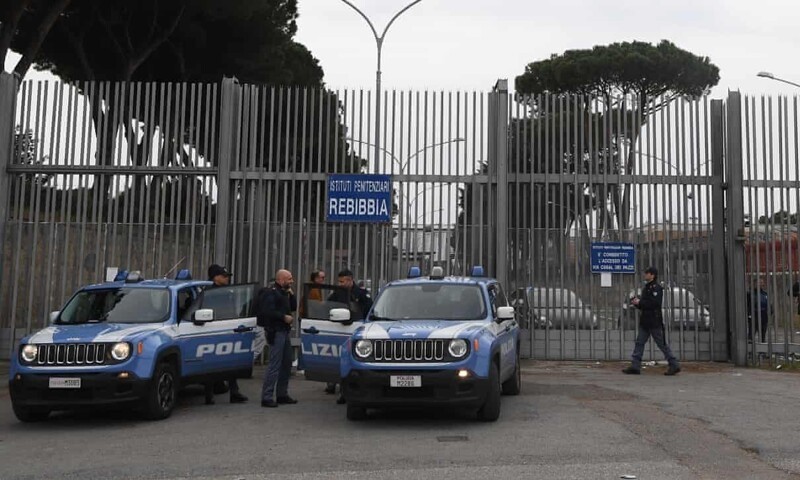 В рот палец не клади: сицилийский мафиози откусил мизинец охраннику