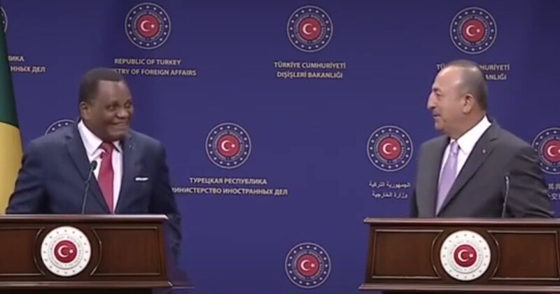Глава турецкого МИД вдруг заговорил с африканским коллегой по-русски
