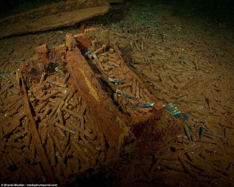 Подводное кладбище Японии: снимки затопленной техники времен Второй мировой