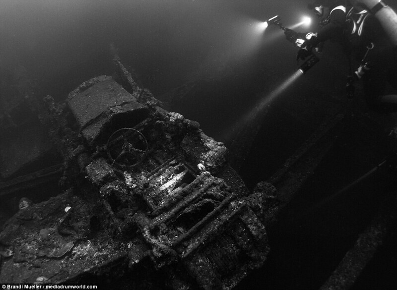 Подводное кладбище Японии: снимки затопленной техники времен Второй мировой