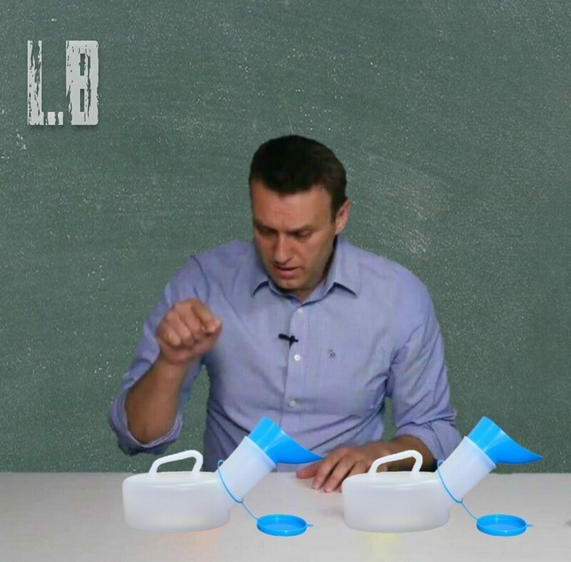 Навальный играет с уточками, в берлинской клинике.