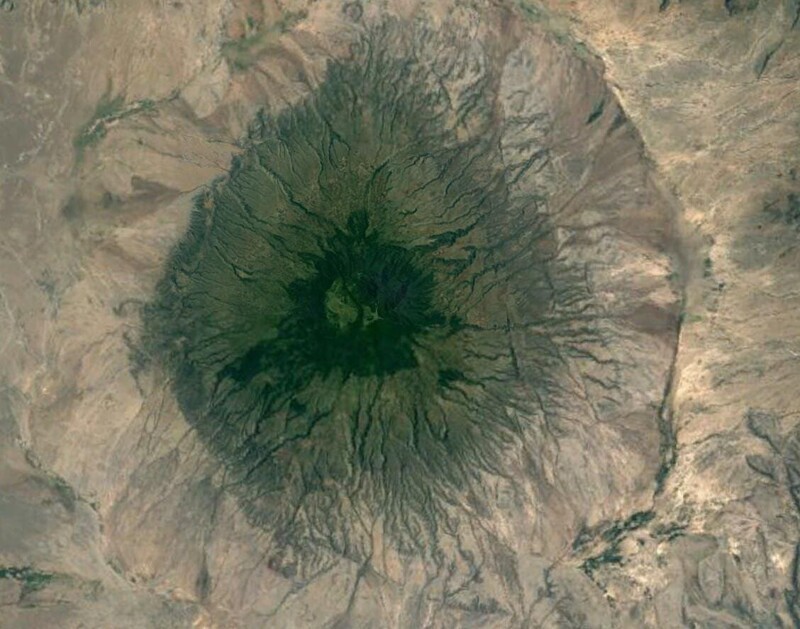 12. Вулкан в Танзании, который оказался зеленее своего окружения