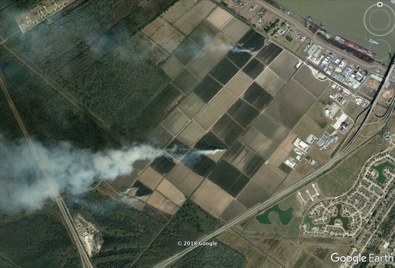 1. Дым на сахарных полях в штате Луизиана, США