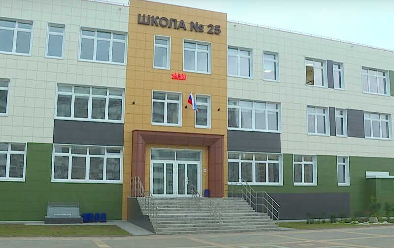 В г. Чистые пруды (Кировская область) приняла первых учеников школа № 25 на 1,5 тыс. учеников