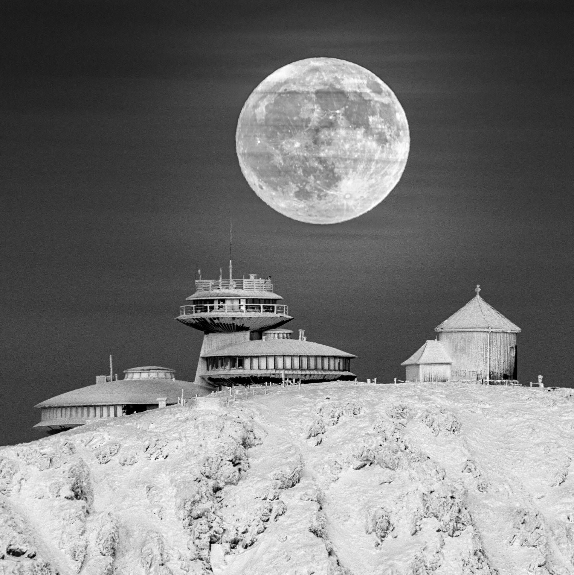 Лунная база. Автор - Даниэль Кошела, Польша. Высокая оценка в категории "Наша Луна"
