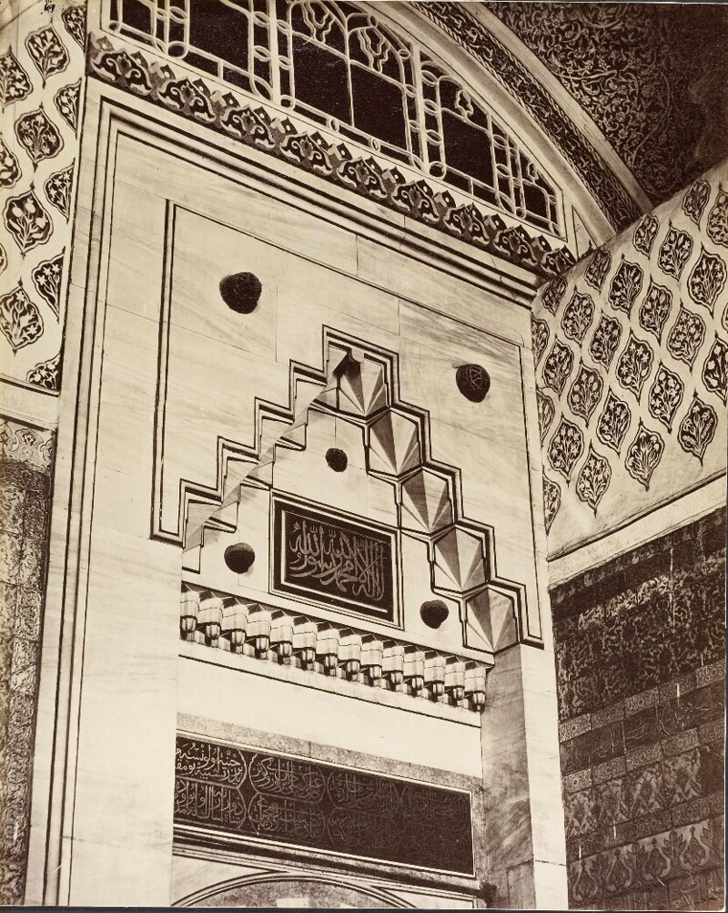 Геометрические узоры на стенах султанского гарема во дворце Топкапы