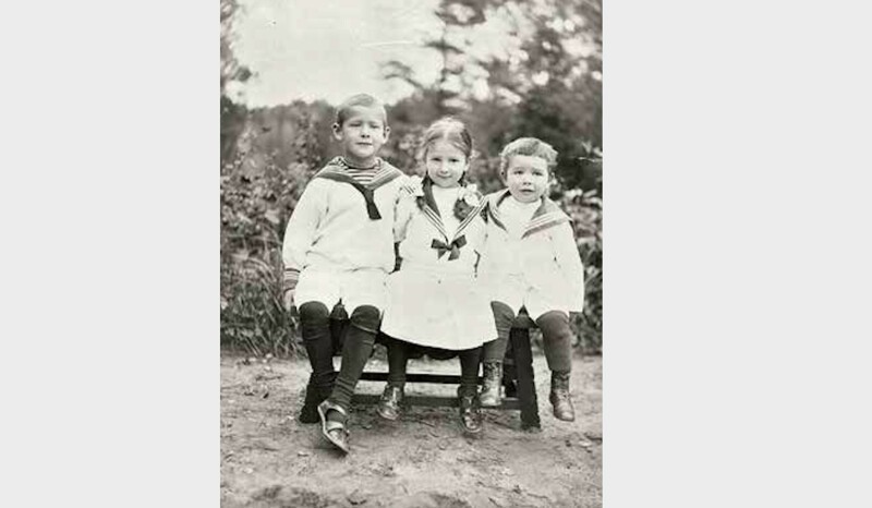 Вера родила троих детей: Юрия, Лизу и Сергея (на фото они в 1910 году)