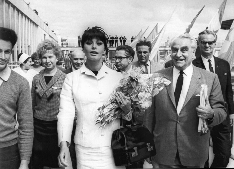 1965. Софи Лорен в аэропорту Шереметьево