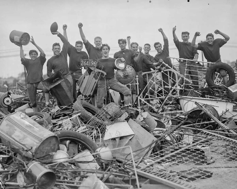 1942 год: как американцы собирали металлолом для военной промышленности