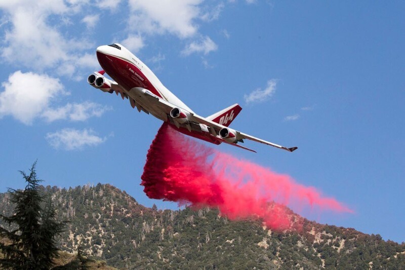 Пожарный самолет. (Фото Ringo H.W. Chiu):