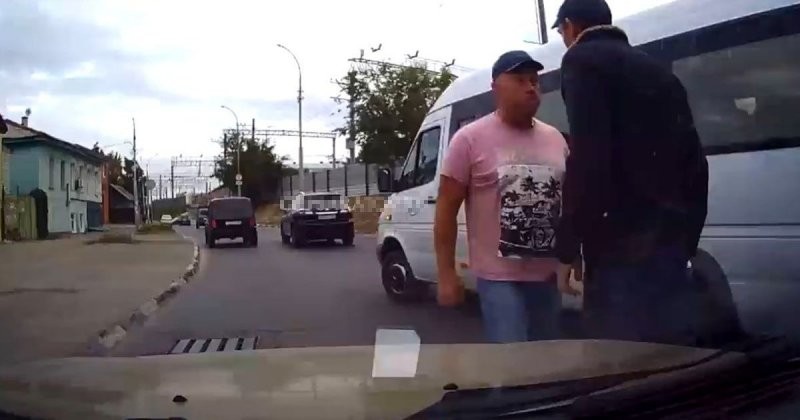 Успокаивающий перцовый баллончик: в Саратове агрессивный водитель напал на студента