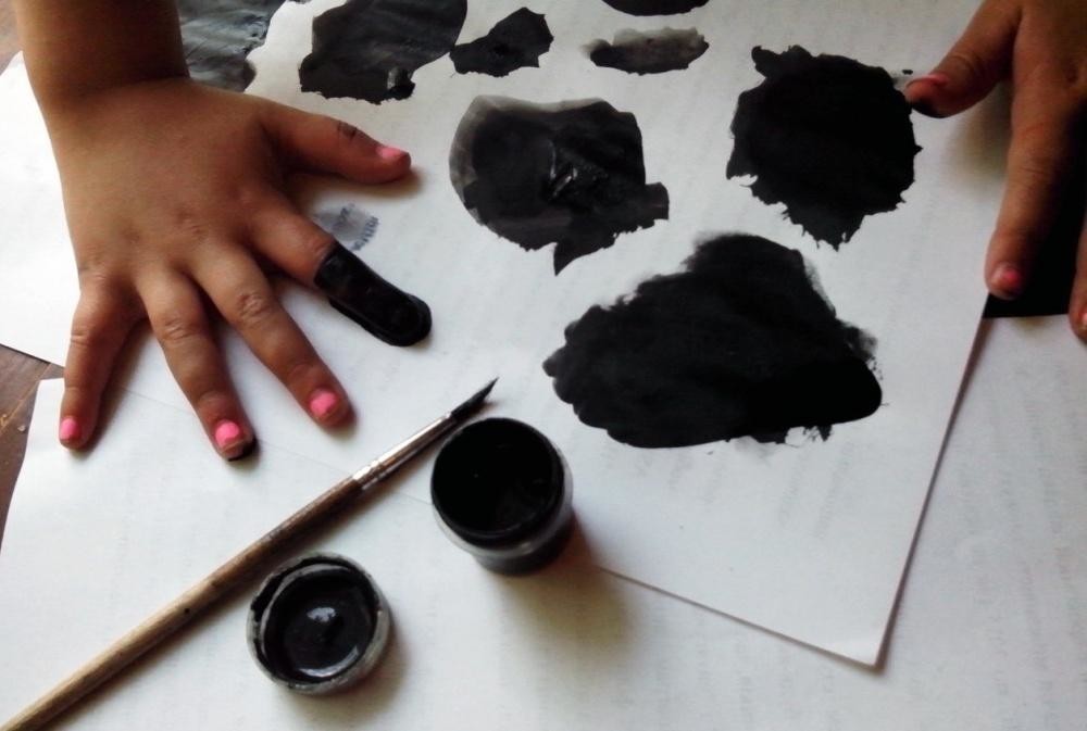 Ребенок рисует черными цветами: причины, обуславливающие выбор, и поводыдля принятия мер